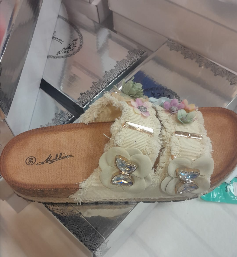 pantoufles beiges à nœud papillon